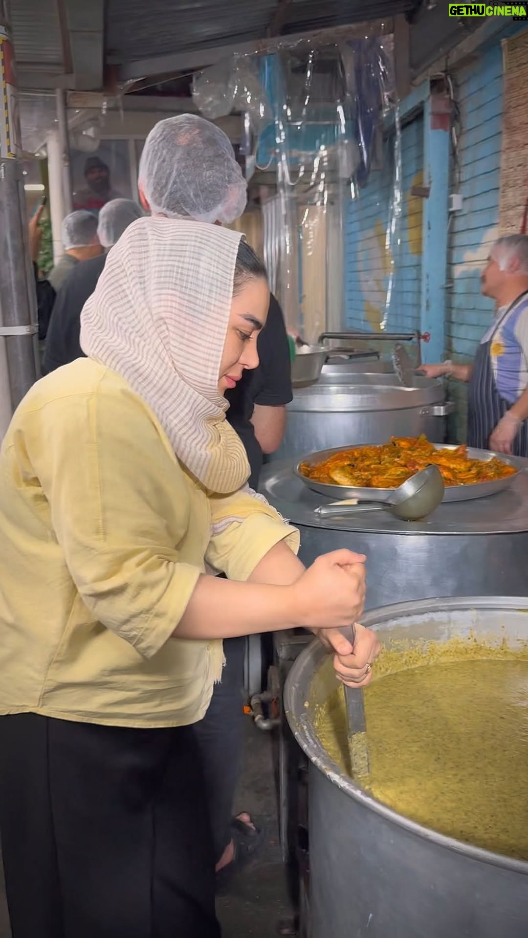 Mahshid Khosravi - 30.3K Likes - ⁨	⁨	برای سفره های افطار شریک شدی؟ 
تا آخر ماه مبارک رمضان برای افطار در خدمت مددجوهای تحت پوشش خیریه و عزیزانی که از صبح تشریف میارن برای کمک تو آشپزخونه هستیم 
از ده صبح به بعد دوست داشتی بیا کمک خیرتون قبول 
دوست داری افطاری ها کمک کنی استوری ها رو دنبال کن ...⁩
آدرس : خ مطهری روبروی هتل بزرگ تهران خیریه فرشته های بهشتی⁩⁩