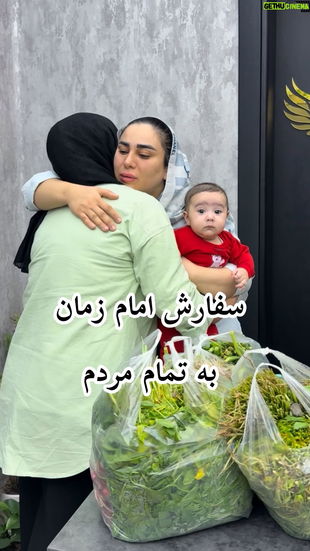 Mahshid Khosravi - 35.8K Likes - 🌱 به سفارش امام زمان این ذکر و مدام تکرار میکنیم : 
«یا الله یا رحمان یا رحیم یا مقلب القلوب ثبت قلبی علی دینک»
قلب انسان ممکن است بین ایمان، تردید، آرامش یا اضطراب تغییر کند. 
این دعا درخواست ثبات و پایداری در ایمان است. «مقلب القلوب» : هدایت و ثبات قلب به دست خداست . یکی از نگرانی‌های مؤمنان، عاقبت‌به‌خیری است. این ذکر برای ثابت‌قدم ماندن تا آخر عمر خوانده می‌شود، 
تکرار این ذکر نوعی توجه و توکل ایجاد می‌کند و باعث آرامش و اطمینان قلبی می‌شود..