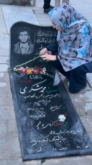 Mahshid Khosravi Instagram - عمرم جونم فدای خنده های همتون ❤️
این جوون ها رفتن که ما پشت هم باشیم نه اینکه به هم پشت کنیم تروخدا دو دسته نباشیم ما همه باید کنار هم باشیم 😔