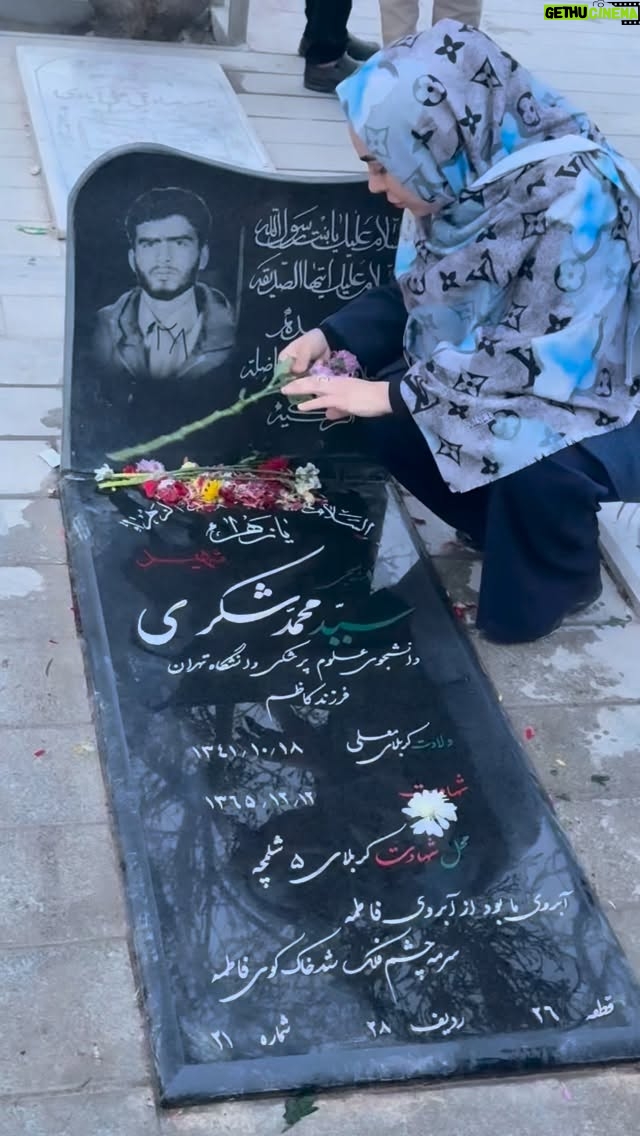 Mahshid Khosravi - 34.6K Likes - عمرم جونم فدای خنده های همتون ❤️
این جوون ها رفتن که ما پشت هم باشیم نه اینکه به هم پشت کنیم تروخدا دو دسته نباشیم ما همه باید کنار هم باشیم 😔