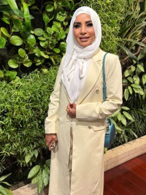 Mai Al Balushi Instagram - اللهم إنا نعوذ بك من الفتن ما ظهر منها وما بطن، ونسألك الطمأنينة في قلوبنا، والسكينة في أرواحنا، والأمان في أوطاننا.
#مي_البلوشي #عيدكم_مبارك #عساكم_من_عواده #اللهم_احفظ_الكويت