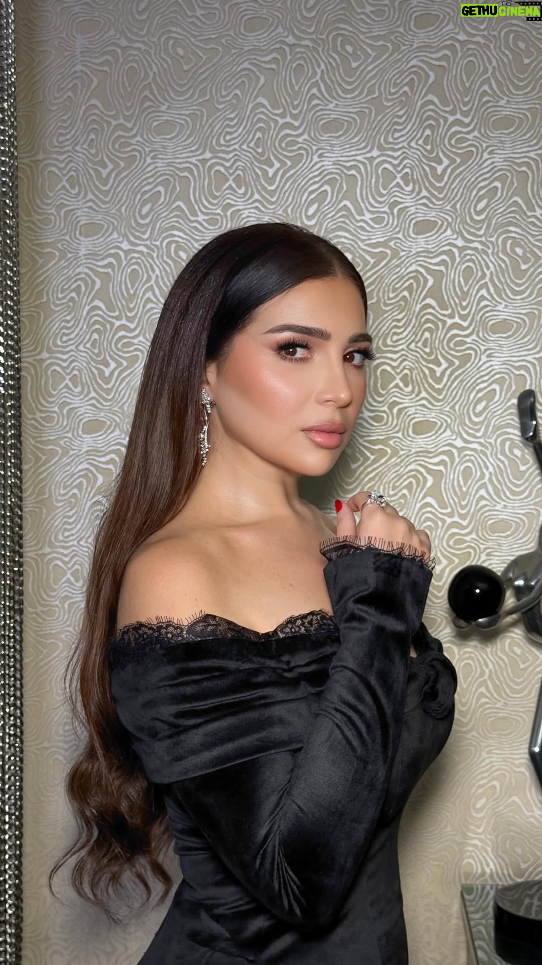 Mai Ezz ElDein - 249.2K Likes - ✨💫
Styled by : @khemissi_imen 
Makeup by : @nohaezzzeldin 
Hair by : @mohamedhafezhairstlist 
Jewlery by : @elbazjewelry 
Dress by : @monagoudacouture 
Videography : @dabor.official
