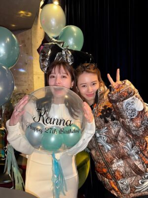 Maika Yamamoto Instagram - Happy 27th birthday 🤍

環奈の大切な人たちが集まった、
愛に溢れた最高の夜でした。

サプライズ登場成功🫂
歳を重ねるたびに、思い出もどんどん増えていくのが嬉しいね☺️

あなたは、みんなに愛情を分け与えられる人。
そんな優しい環奈が大好きよ。

今年もたくさん笑って、
幸せな一年になりますように。
Love you always