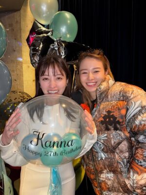 Maika Yamamoto Instagram - Happy 27th birthday 🤍

環奈の大切な人たちが集まった、
愛に溢れた最高の夜でした。

サプライズ登場成功🫂
歳を重ねるたびに、思い出もどんどん増えていくのが嬉しいね☺️

あなたは、みんなに愛情を分け与えられる人。
そんな優しい環奈が大好きよ。

今年もたくさん笑って、
幸せな一年になりますように。
Love you always