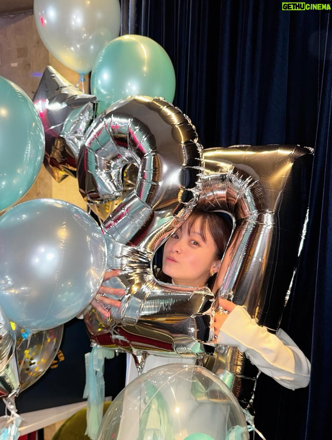 Maika Yamamoto - 266.6K Likes - Happy 27th birthday 🤍

環奈の大切な人たちが集まった、
愛に溢れた最高の夜でした。

サプライズ登場成功🫂
歳を重ねるたびに、思い出もどんどん増えていくのが嬉しいね☺️

あなたは、みんなに愛情を分け与えられる人。
そんな優しい環奈が大好きよ。

今年もたくさん笑って、
幸せな一年になりますように。
Love you always