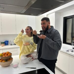 Maïssane Aghioul Instagram - Moments de tricheur 🫣
1- find us in the kitchen
2- les triplettes pailletées 💕
3- enquêter ca épuise
4- 👯♀️🎀
5- photo sans filtre
6- la santé mentale c’est important
7- ma fée
8- 🖕
9- vous voyez double ?
10- « jvais chier par terre »
11- 2016 tous les soirs dans notre suite
12- gare à vous