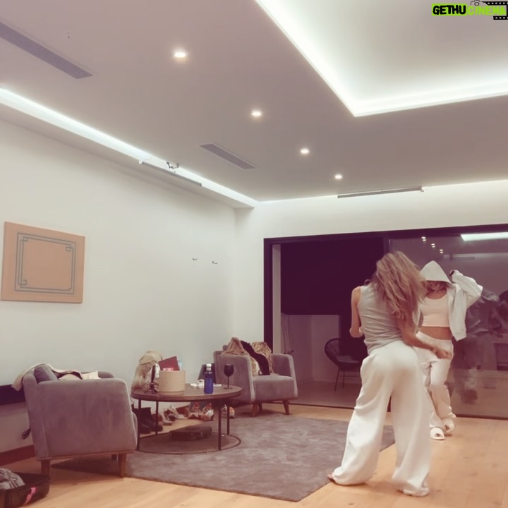 Maïssane Aghioul - 92.4K Likes - Moments de tricheur 🫣 

1- find us in the kitchen
2- les triplettes pailletées 💕
3- enquêter ca épuise 
4- 👯‍♀️🎀
5- photo sans filtre 
6- la santé mentale c’est important 
7- ma fée 
8- 🖕
9- vous voyez double ? 
10- « jvais chier par terre »
11- 2016 tous les soirs dans notre suite 
12- gare à vous
