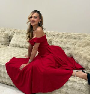 Maïssane Aghioul Instagram - @FashionNova
Bonne fête à tous mes petites stars je vous aime ❤️
💃 : Yara Off Shoulder Midi Dress - Red
#collaborationcommerciale