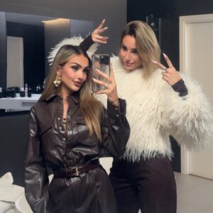 Maïssane Aghioul Instagram - Moments de tricheur 🫣
1- find us in the kitchen
2- les triplettes pailletées 💕
3- enquêter ca épuise
4- 👯♀️🎀
5- photo sans filtre
6- la santé mentale c’est important
7- ma fée
8- 🖕
9- vous voyez double ?
10- « jvais chier par terre »
11- 2016 tous les soirs dans notre suite
12- gare à vous