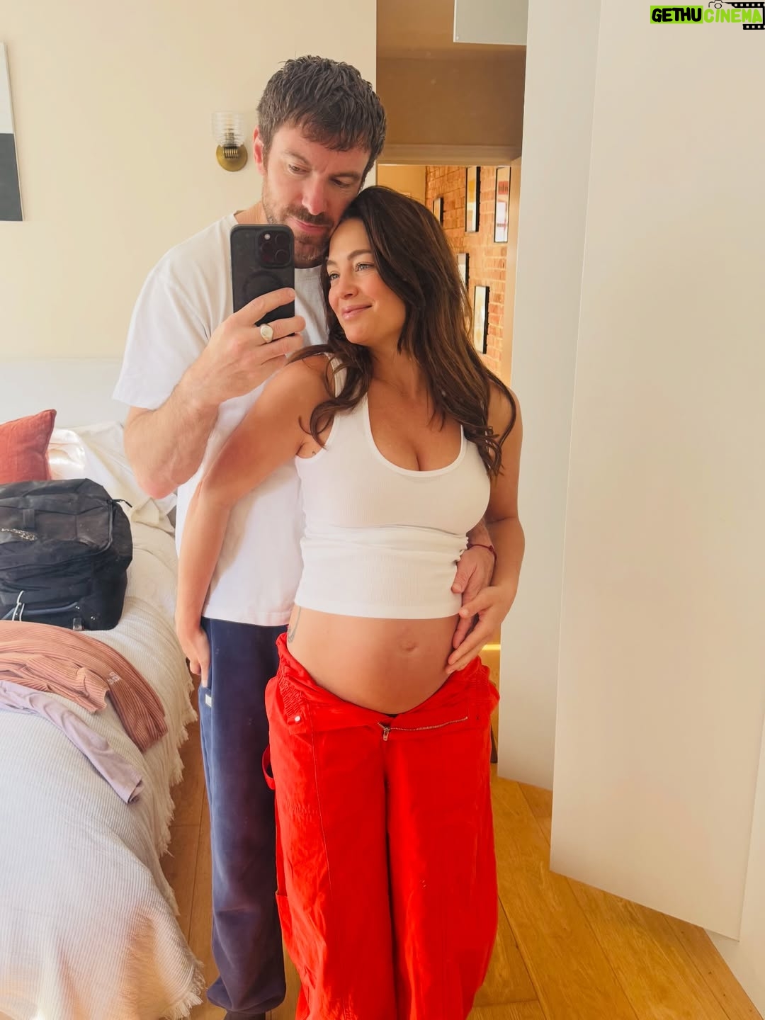 Malia White - 105.5K Likes - How it started versus how it’s going 💕🥜

Mat 📸: @keitheire