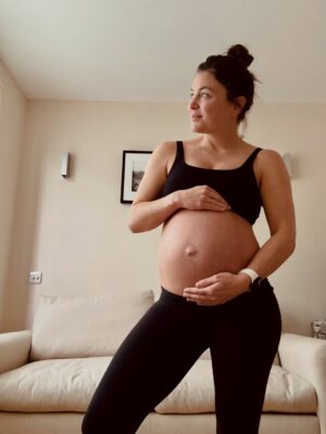 Malia White Instagram - How it started versus how it’s going 💕🥜

Mat 📸: @keitheire