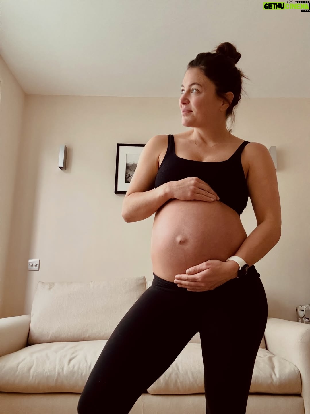 Malia White - 105.5K Likes - How it started versus how it’s going 💕🥜

Mat 📸: @keitheire