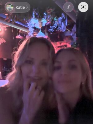 Malin Åkerman Instagram - Love you all so damn much! 🫶  Repost from @brittanysnow
•
✨✨✨ Season 2 is wrapped today y’all :( 

What an amazing (almost) 5 months. Somehow, we managed to make an even crazier & better season 2. I love you genius @rebecca_p_cutter, thank you for being the world’s best boss & friend. 

Ty to the family @malinakerman @dermotmulroney @georgeferrier @jaimeraynewman4real @maggiekiley.director @johnakite_ our incredible CREW & everyone at @netflix @lionsgatetv 🤠 @thehuntingwives