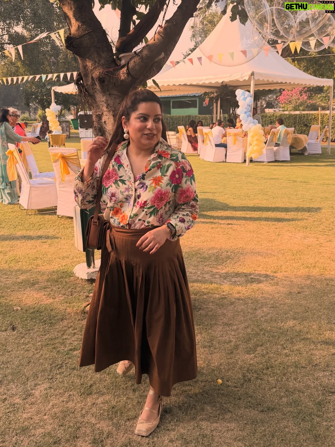 Mallika Dua - 7.4K Likes - 🌸🐊🖼️🫀👗🎨🧿