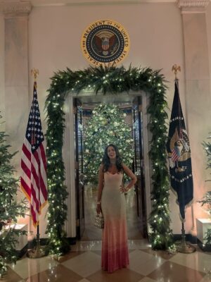 Mallika Sherawat Instagram - Being invited to the White House Christmas dinner feels completely surreal - Grateful 🙏🏼🩷✨ #whitehouse #xmasdinner