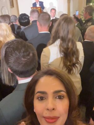 Mallika Sherawat Instagram - Being invited to the White House Christmas dinner feels completely surreal - Grateful 🙏🏼🩷✨ #whitehouse #xmasdinner