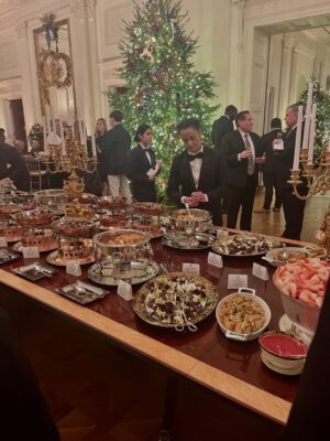 Mallika Sherawat Instagram - Being invited to the White House Christmas dinner feels completely surreal - Grateful 🙏🏼🩷✨ #whitehouse #xmasdinner