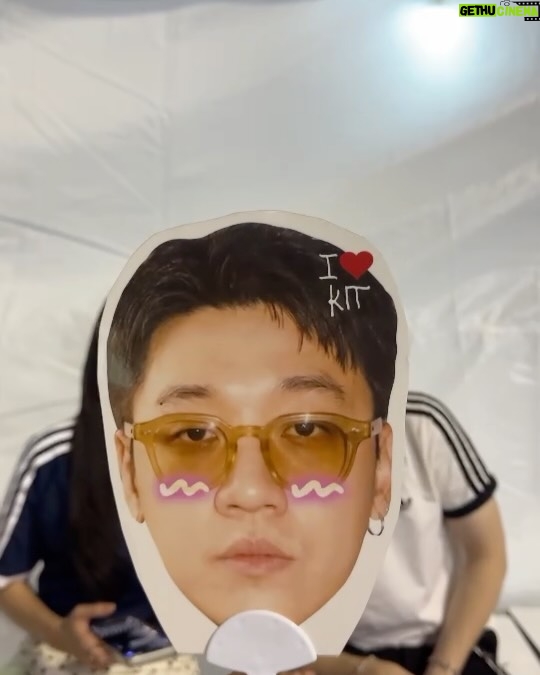 Manasaporn Chanchalerm - 298.3K Likes - ไอป๊าซ่าสะใจมาก🤍
เทอทำได้ดีทุกพาร์ต ตั้งแต่เริ่มทำโชว์ก็ยุ่งมากๆ เก็บทุกจุดทุกคนทราบดี  ขอบคุณที่เหนื่อยก็ยังอยากพาไอปัง ไปวิ่ง ขอบคุณที่การได้กินข้าววันละมื้อด้วยกันมันดูสำคัญกับปปมาก😂  แต่ก็ยอมตื่นเช้าเพื่อมาเล่นเกมด้วยเช่นเดียวกัน.  ก่อนโชว์ 1 วันก็ดันเป็นไข้สูงมาก ชั้นใจเสียมาก มันวัดใจเหลือเกิน แต่ทุกอย่างผ่านไปได้ด้วยดีแบบที่เทอตั้งใจไว้ท้างงงงหมด ดีใจทุกครั้งที่เทอมีคนรอบตัวที่ดีมากขนาดนี้ เหมือนเดิม มมรอส่งรอรับทุกงานตลอดไป🤍