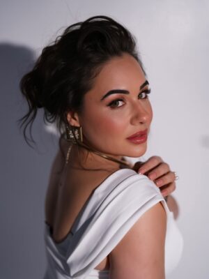 Mandy Takhar Instagram - Yin energy Era reactivated 🤍 

Makeup @glambyharps 
hair @hairbysunil 
photography @filmsbytalha