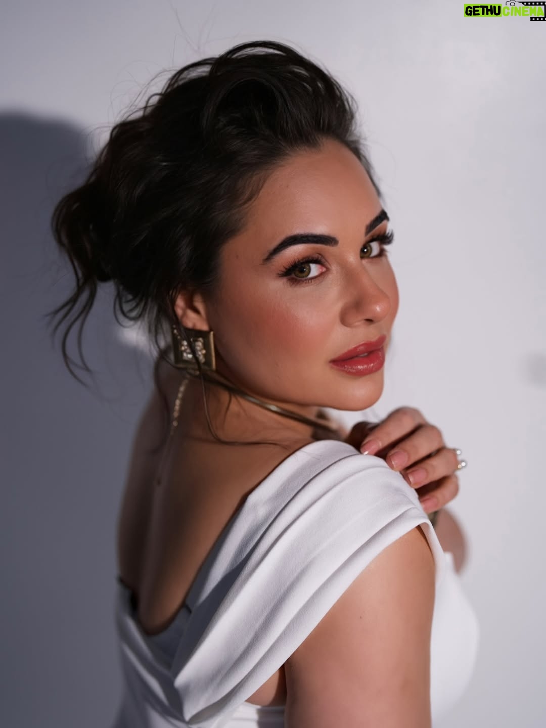 Mandy Takhar - 87.3K Likes - Yin energy Era reactivated 🤍 

Makeup @glambyharps 
hair @hairbysunil 
photography @filmsbytalha