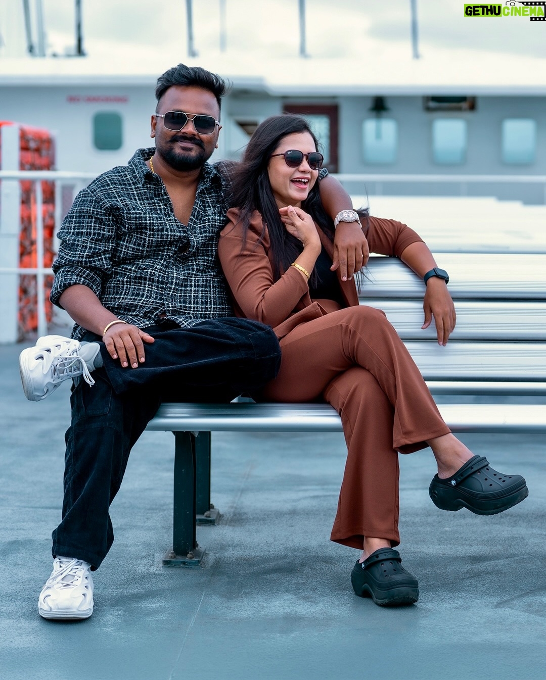 Manimegalai - 324.4K Likes - Happy Valentines Day Chottttiiii 🫶🥰😍💖 @mehussain_7 
Just Love 😘 Be Mine forever 🕺💃 

#valentinesday #love #couple #HussainManimegalai