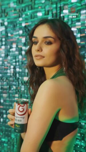 Manushi Chhillar Instagram - One of those evenings where glamour feels second nature, fashion stays effortless, and the spotlight finds you without trying—Tanqueray Tonic Water in hand.

It’s showtime 💚 

@tanquerayitsshowtime #Tanqueraytonicwater #itsshowtime #collab