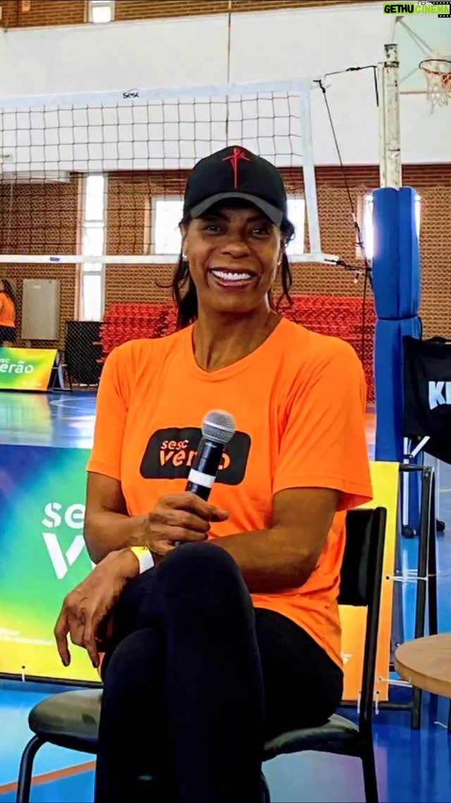 Márcia Fu - 671 Likes - Que dia inesquecível, meus amores! 🏐✨

Hoje tive a honra de estar no @sescsorocaba para abrir o meu coração e compartilhar a trajetória que me trouxe até aqui.

 Falar sobre os desafios do vôlei, as vitórias nas quadras e todas as reviravoltas que a vida me deu fora delas é sempre uma emoção diferente.

Fiquei verdadeiramente lisonjeada em ver cada rostinho na plateia. Trocar essa energia e contar a minha história para pessoas tão incríveis e generosas enche o meu peito de gratidão! Saio daqui com a alma lavada e muito feliz por esse carinho que recebi.

Obrigada @Sescsorocaba, por esse momento tão especial! Foi nota dez! 🏅❤️

Se você estivesse lá hoje, que pergunta gostaria de ter me feito "olho no olho"? 🎤✨