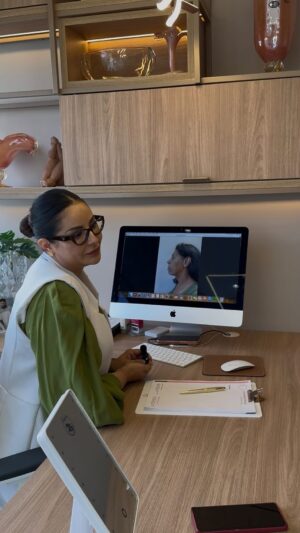Márcia Fu Instagram - A @marciafuoriginal nunca tinha feito nenhum procedimento estético.
E escolheu começar com estratégia, segurança e naturalidade.
No primeiro atendimento dela, o foco não foi mudar — foi gerenciar o processo de envelhecimento com inteligência.
Sem exageros. Sem perder identidade. Sem transformar quem ela é.
É sobre lapidar, não alterar.
Agora ela faz parte do Clube BTC: um acompanhamento contínuo, personalizado e pensado a longo prazo💎
Porque beleza de alto padrão não é impulso.
É gestão.
.
.
.
#beleza #estetica #mulher #saude #ClubeBTC