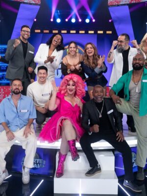 Márcia Fu Instagram - BORA ATREVIDOS! Me assistir hoje no @acerteoucaia na telinha da @sigarecord
É sempre um prazer especial estar com o @tomcavalcante nesse palco, mas esse programa está IMPERDÍVEL!!!!
Amo vocês!!!