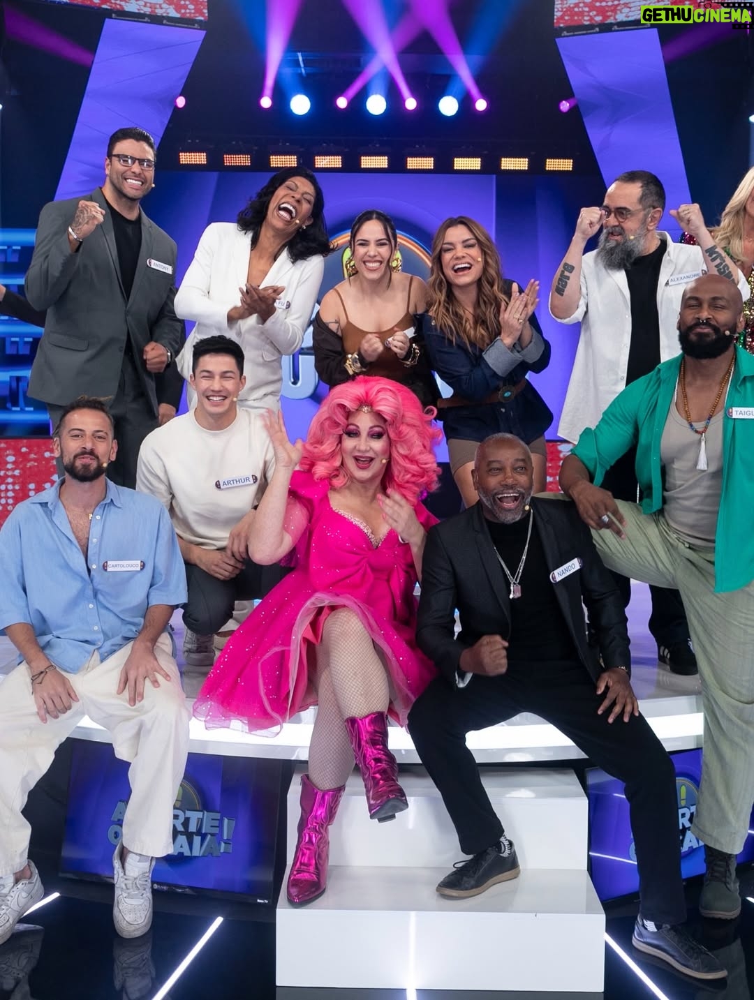 Márcia Fu - 5.1K Likes - BORA ATREVIDOS! Me assistir hoje no @acerteoucaia na telinha da @sigarecord 

É sempre um prazer especial estar com o @tomcavalcante nesse palco, mas esse programa está IMPERDÍVEL!!!! 

Amo vocês!!!