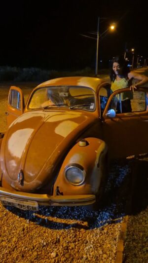 Márcia Fu Instagram - Dando carona para tia da roça chumbada, no fusquinha dela. Quaquaquaqua 🦆🚗🤠