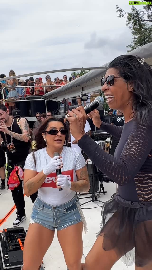 Márcia Fu - 3.9K Likes - Nosso encontro estava escrito nas estrelas @marciafuoriginal @lauanaprado 🌟