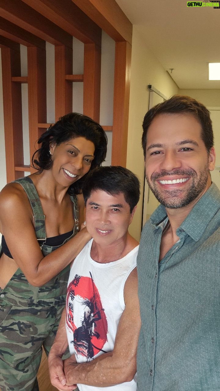 Márcia Fu - 437 Likes - Quem disse que não existe fórmula para a longevidade? Hoje o consultório ficou pequeno para tanta história e disposição! 🚀

​Tive o prazer de atender a querida @marciafuoficial , nossa eterna medalhista que transborda carisma, e o mestre @jorgesamuraai l, que é uma verdadeira inspiração de vida com seu shape incrível e mente focada aos 71 anos.

​Cuidar de feras como eles com as técnicas da Medicina Oriental reforça o meu propósito: buscar a melhor versão de cada paciente, respeitando a história e potencializando o futuro.
​Que tarde incrível! 🐲💪

​#RicardoNakao #VibePositiva #MedicinaChinesa #MarciaFu #JorgeSamurai #SaudeEBemEstar #Inspiração