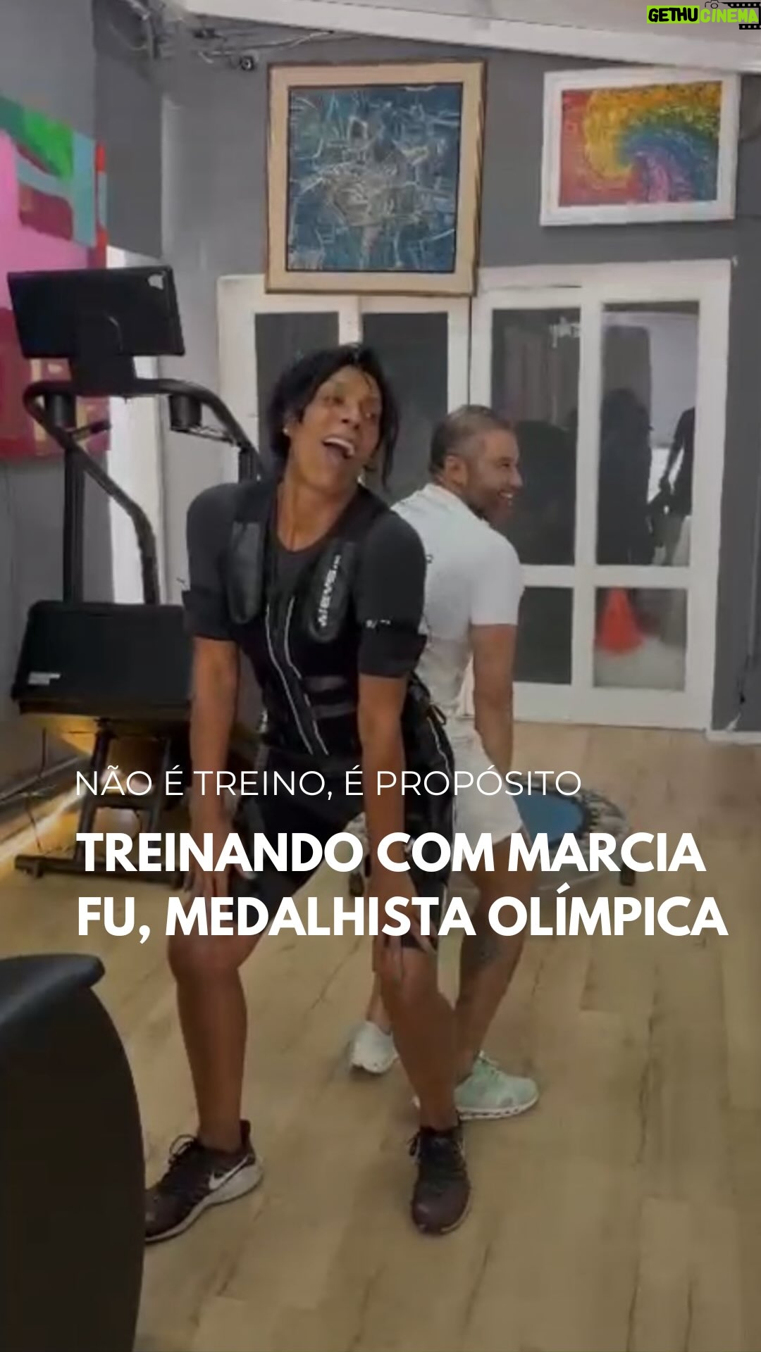 Márcia Fu - 1.5K Likes - Dar um treino para Márcia Fu, medalhista olímpica e uma mulher cuja história inspira gerações, é mais do que trabalho: é propósito.
Ela foi uma das pessoas que me fizeram acreditar, de verdade, que o esporte transforma vidas.

Hoje, poder aplicar técnicas de eletroestimulação de corpo inteiro com a marca Wiemspro em alguém que representa tanto é uma honra imensa.
Falamos de performance, sim — mas principalmente de qualidade de vida, longevidade, autonomia e do envelhecer com sabedoria, força e dignidade.

Márcia, você é uma verdadeira queen.
Sou seu fã, admiro profundamente sua trajetória e amo estar com você nesse processo de manter o corpo ativo, forte e preparado para tudo o que ainda está por vir. ✨
