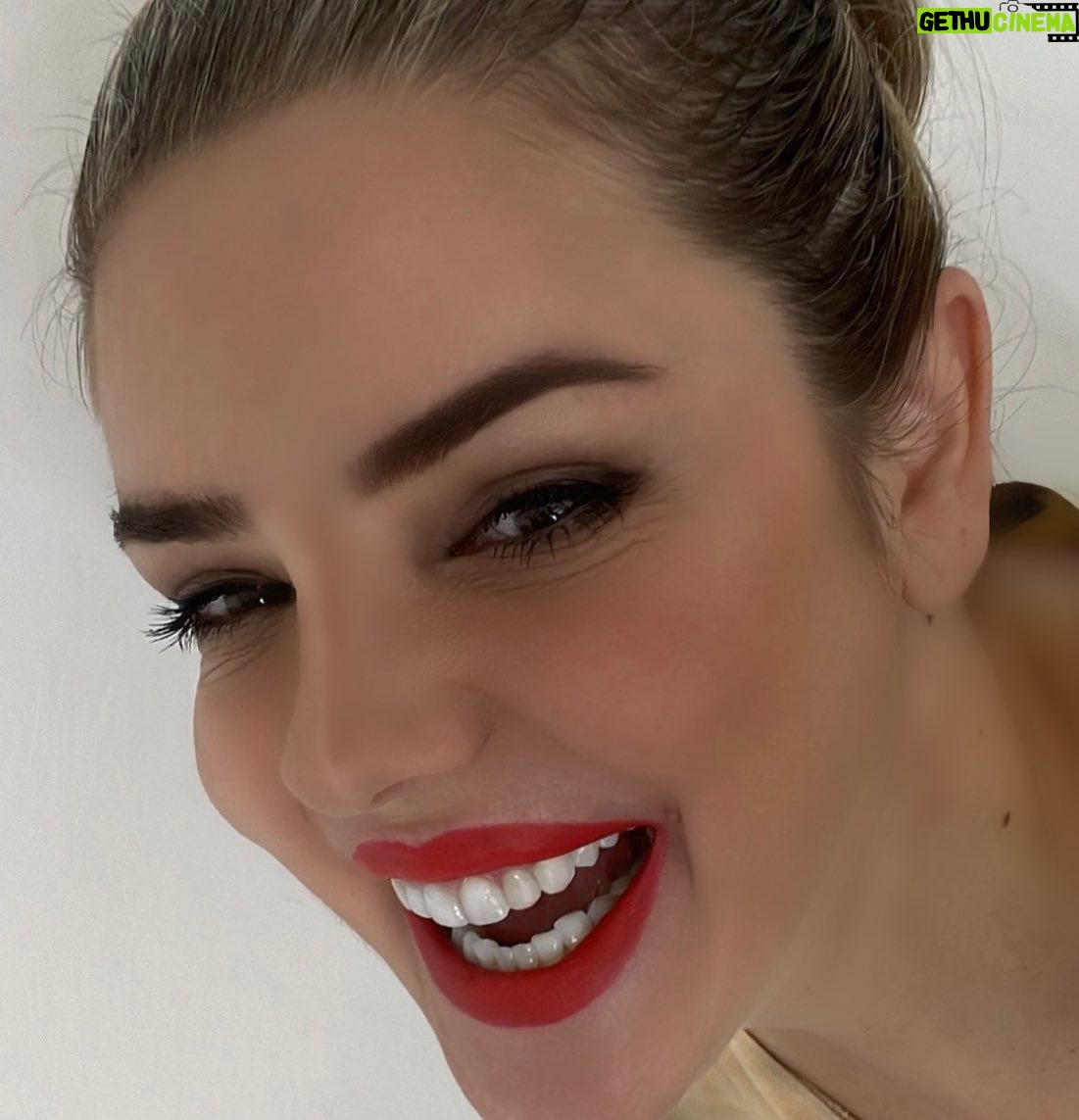 Mari Alexandre - 3.7K Likes - Pouca coisa é necessária para transformar inteiramente uma vida: amor no coração e sorriso nos lábios.

(Martin Luther King)

#deusnocomando 
🧿
