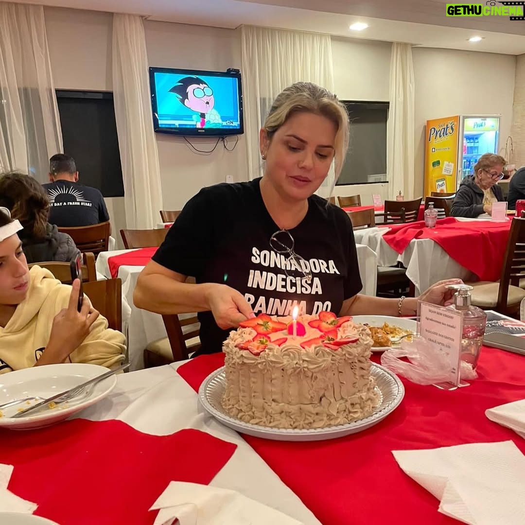 Mari Alexandre - 2.8K Likes - Fds nesse lugar gostoso d       !!! 

Só gratidão @paratyhotelfazendaespa @roneiaforteoficial 

Lugar incrível pra passar uns dias em família !!! 

Muitas atrações especiais  para as crianças !!! 

Equipe de funcionários super educados e atenciosos !!! 

#mybday 
#pisciana 
#paratyhotelfazendaespa 
#zaionemari 

🙌🙏💚💛