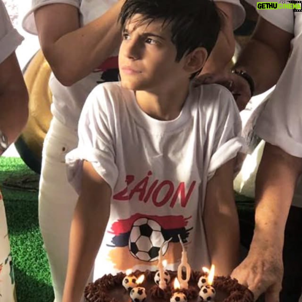 Mari Alexandre - 48K Likes - “Meu coração anda fora do peito há 17 anos. Feliz vida,meu filho.!”

Você é luz!
Você é o amor da minha vida!
Você é o meu maior presente!
Você é coragem,personalidade e caráter.
Você é minha é minha maior conquista!
Feliz aniversário amor da minha vida!!!
Deus abençõe e proteja seus passos por onde passar.
“Te amo infinito e além.!”
@zaionalexandreoficial