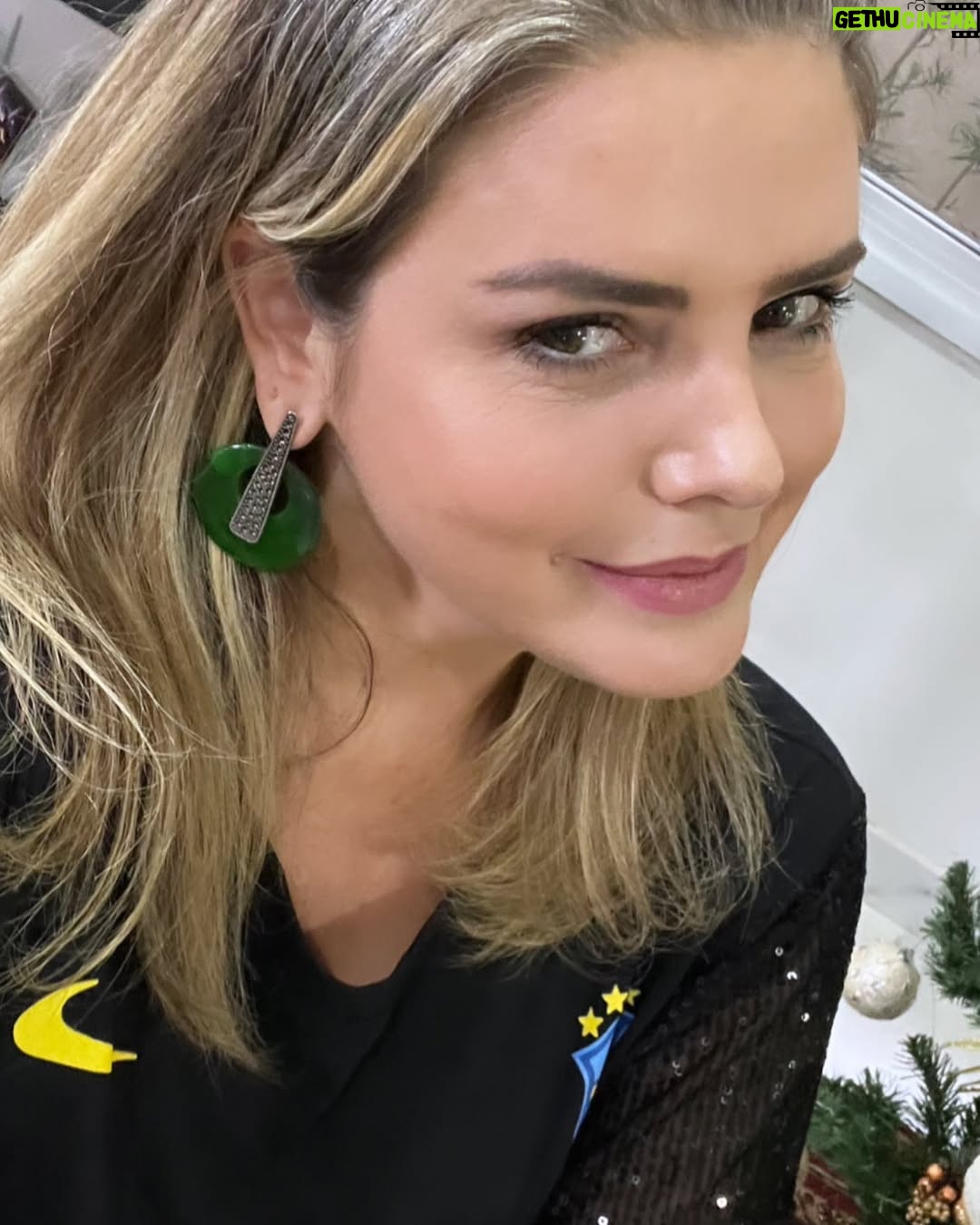 Mari Alexandre - 7.4K Likes - Se a vida não ficar mais fácil ,trate de ficar mais forte . 

E assim seguimos com Deus sempre !!!! 🤍

#queiraobem 
#oamorvence 
#deusébomotempotodo