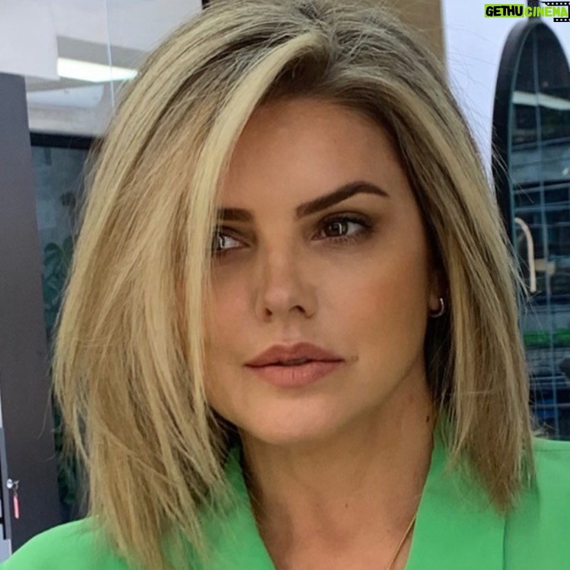 Mari Alexandre - 5.5K Likes - Ele arrasa demais @marcoscintra_  @theartsalon_ 🧡

#mexas
#novacor 
#blondehair 
#theartsalon