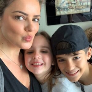 Mari Alexandre Instagram - Hoje é o dia nossa princesinha linda e amada @carmelschaefer_ 

A minha mini-me ,nossa piscianinha maravilhosa,inteligente ,companheira ,decidida ,resolvida ,carinhosa ,e comilona igual a tia Ma 🙄 

Desejamos o melhor de Deus na sua vida meu amor !!! 

#deusteabençoe 
#carmelfaz10
#teamamosmuito 🧿