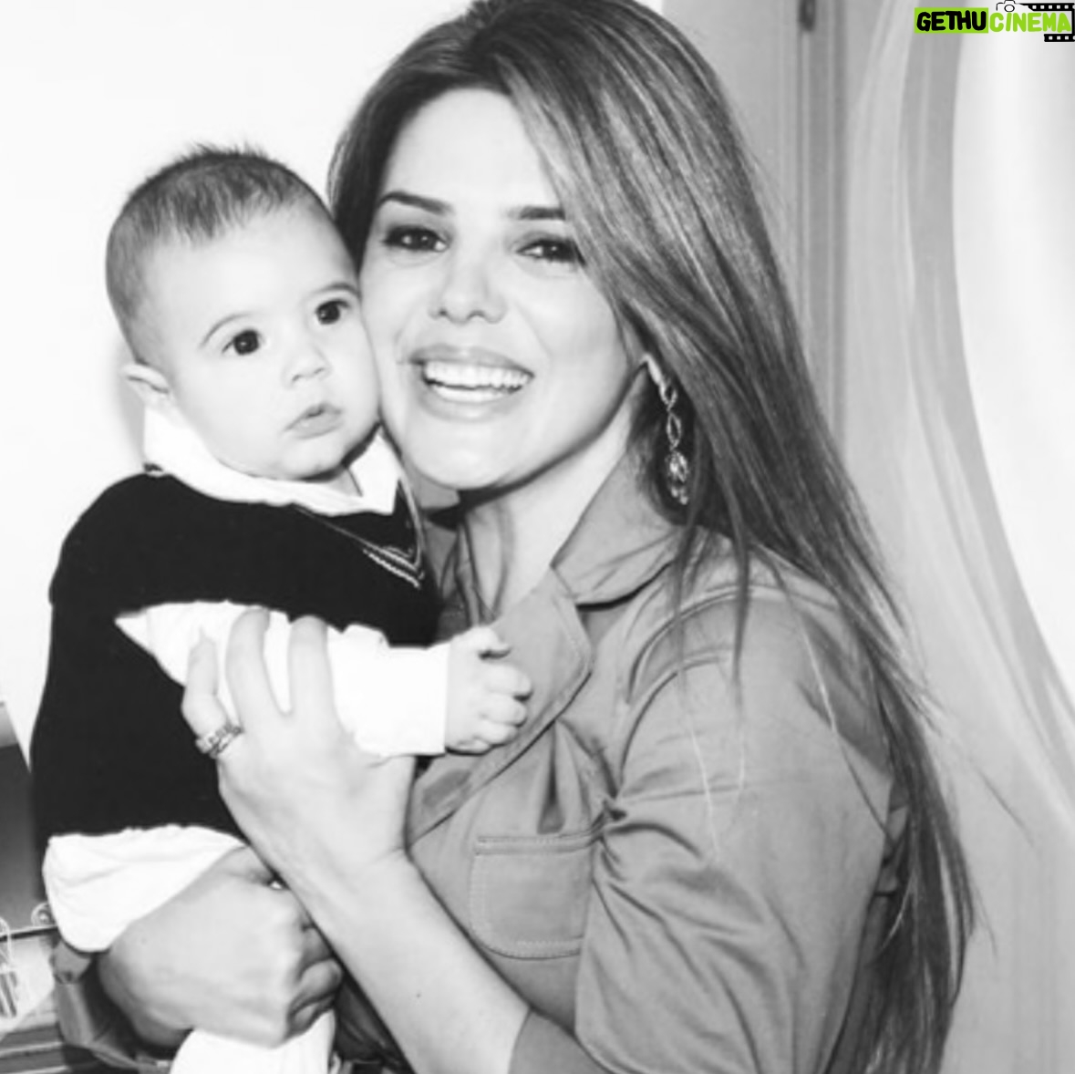 Mari Alexandre - 48K Likes - “Meu coração anda fora do peito há 17 anos. Feliz vida,meu filho.!”

Você é luz!
Você é o amor da minha vida!
Você é o meu maior presente!
Você é coragem,personalidade e caráter.
Você é minha é minha maior conquista!
Feliz aniversário amor da minha vida!!!
Deus abençõe e proteja seus passos por onde passar.
“Te amo infinito e além.!”
@zaionalexandreoficial