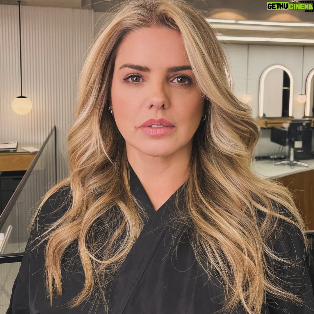 Mari Alexandre - 7.3K Likes - É na magia e no mistério das coisas
que não compreendemos que Deus
trabalha e sua divindade se manifesta.

@wandy.luz