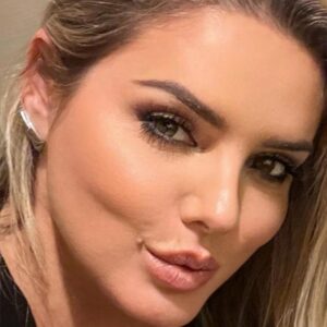 Mari Alexandre Instagram - Que a nossa semana venha carregada de boas noticias,alegrias inteiras,pessoas do bem,sorrisos verdadeiros,e bençãos vindas de Deus.

#deusnocomando