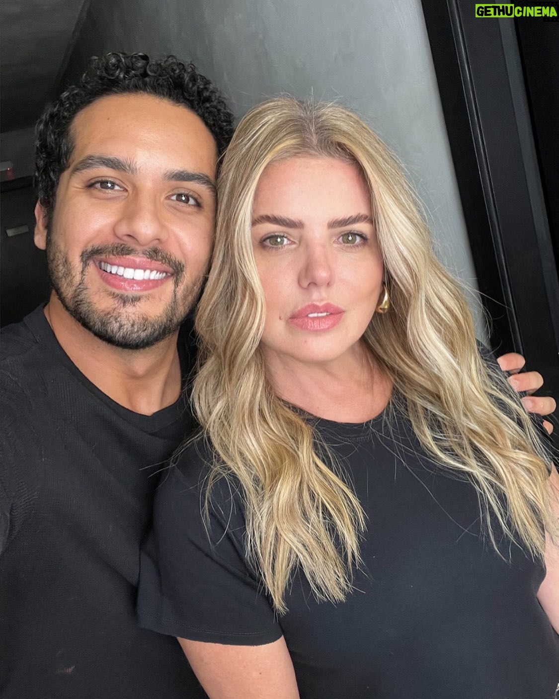 Mari Alexandre - 5.9K Likes - Hoje foi dia de cuidar da minha amiga e cliente @mari_alexandre10!! 
Retocamos a cor e criamos contraste na tonalidade das luzes.. Gostaram??? 

#hairstylist #hairblond #blond #hairtransformation