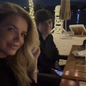 Mari Alexandre Instagram - Meu filho,minha sobrinha e mil histórias pra contar.
Companheiros incríveis de viagem!!!
Amo!
🤎