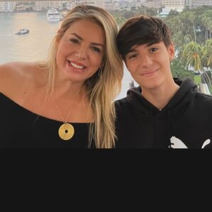 Mari Alexandre Instagram - 15 anos do melhor presente que Deus poderia me dar. 

Mais sabedoria,mais sonhos,mais sorrisos e mais desejos realizados sempre com a permissão de Deus. 
Por você até depois do fim!!! 
Parabéns meu filho!!!! 
Te amo infinito.🤍
@zaionalexandreoficial