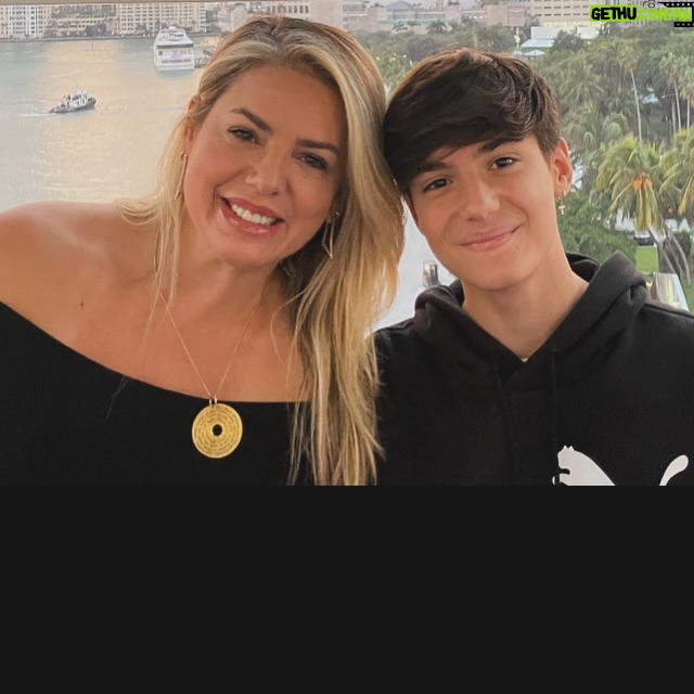Mari Alexandre - 24.9K Likes - 15 anos do melhor presente que Deus poderia me dar. 

Mais sabedoria,mais sonhos,mais sorrisos e mais desejos realizados sempre com a permissão de Deus. 
Por você até depois do fim!!! 
Parabéns meu filho!!!! 
Te amo infinito.🤍
@zaionalexandreoficial