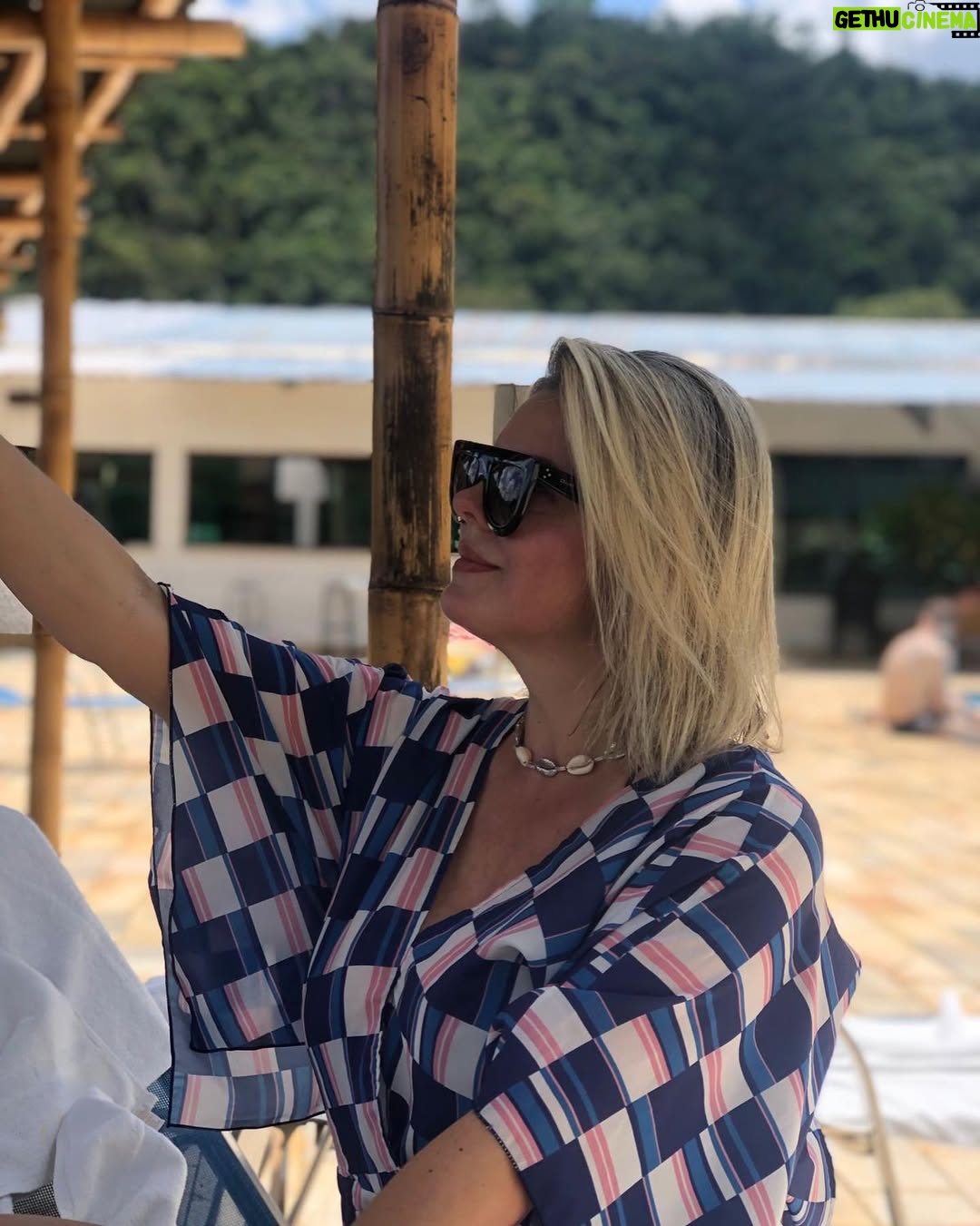 Mari Alexandre - 3K Likes - Peixes: tem esse jeito bobo de sorrir, tímido de agir e intenso de amar…….

#foto #by @wilkergodoy 

#diamaravilhoso 
#hotelvillagalicia