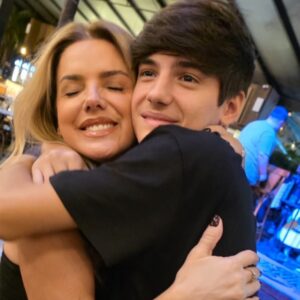 Mari Alexandre Instagram - “Meu coração anda fora do peito há 17 anos. Feliz vida,meu filho.!”

Você é luz!
Você é o amor da minha vida!
Você é o meu maior presente!
Você é coragem,personalidade e caráter.
Você é minha é minha maior conquista!
Feliz aniversário amor da minha vida!!!
Deus abençõe e proteja seus passos por onde passar.
“Te amo infinito e além.!”
@zaionalexandreoficial