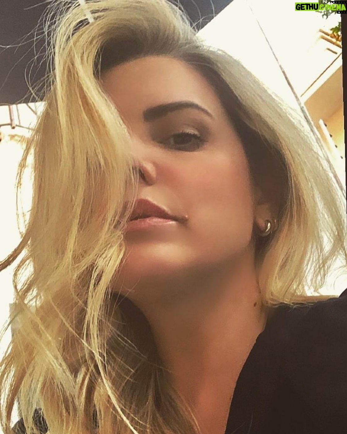 Mari Alexandre - 4K Likes - Eu habito o mundo dos sonhos .
Vivo tudo com sensibilidade e imaginação .

Prazer ,Pisciana com muito orgulho !!!! 

#pisciana 🧿
#dialindo 
#deusnocomando